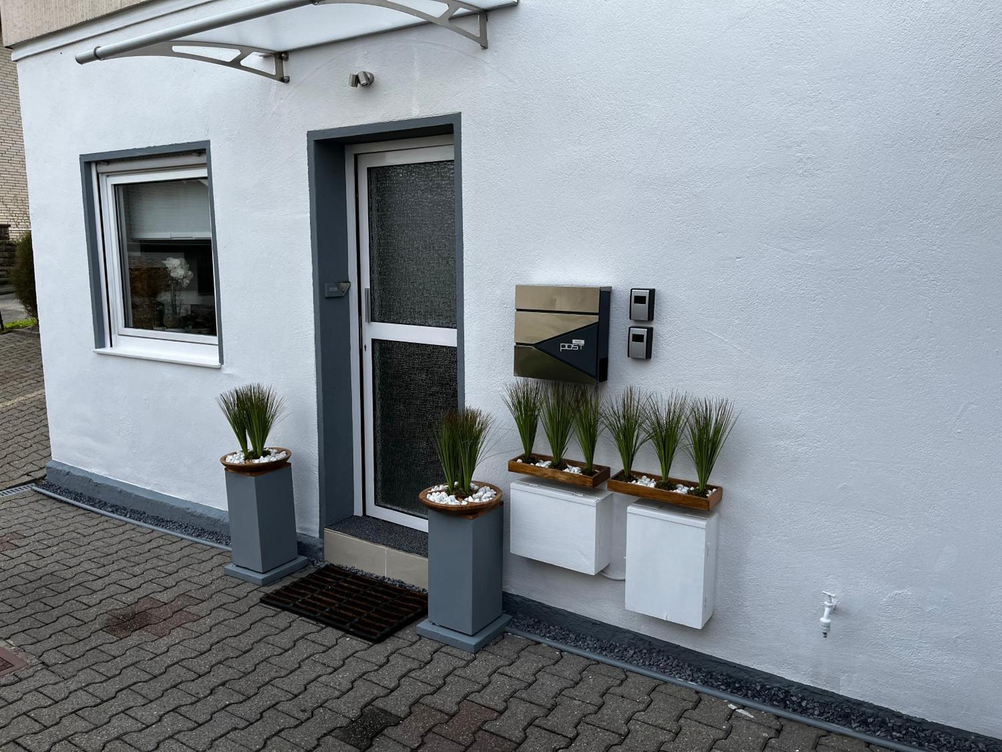 Beste Lage In Bochum Sehr Hochwertige, Individuelle Wohnung Als Hotelalternative Mit Suedterrasse, Pkw-Stellplatz, Wallbox U.V.M. Exterior photo